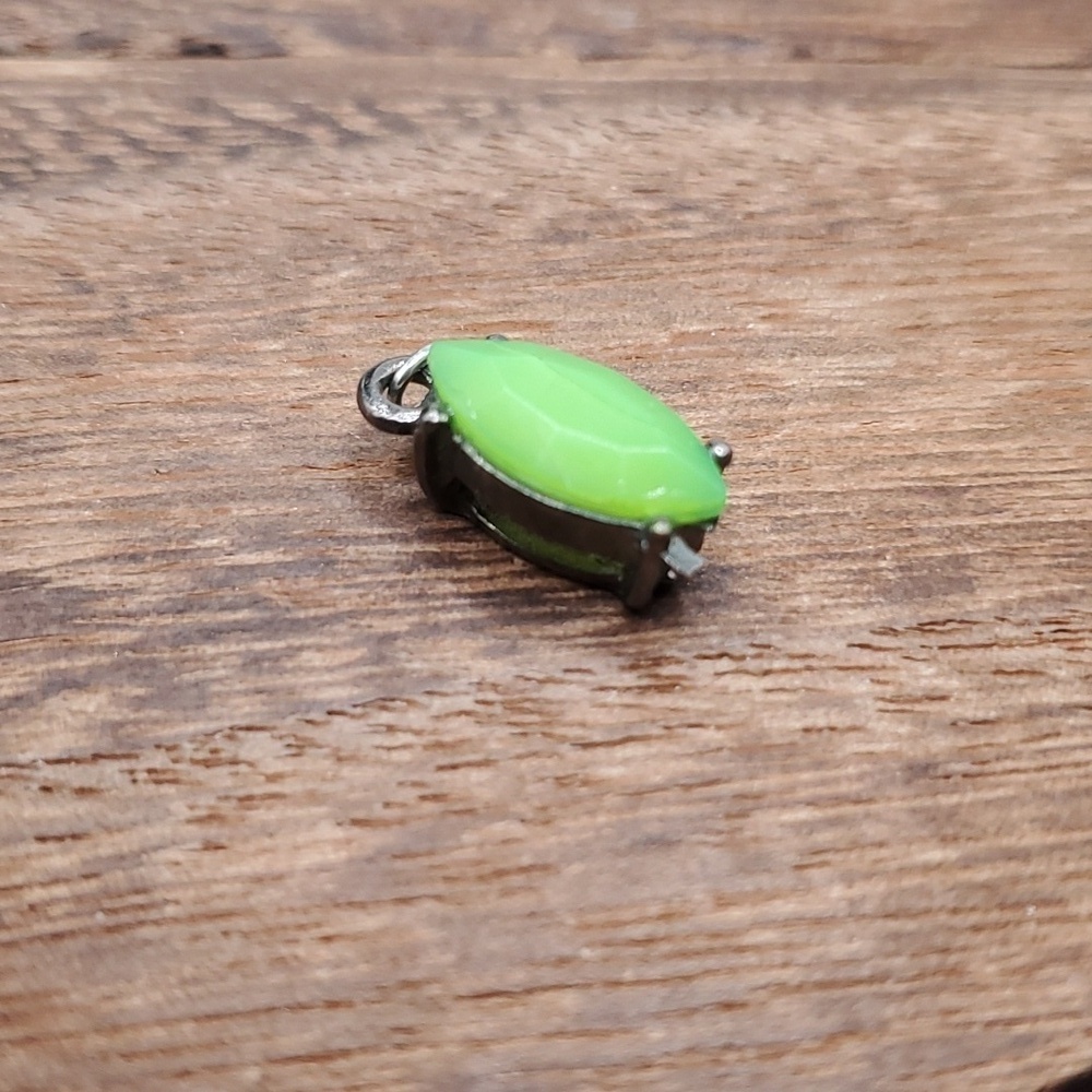 Neon green Gothic pendant‎